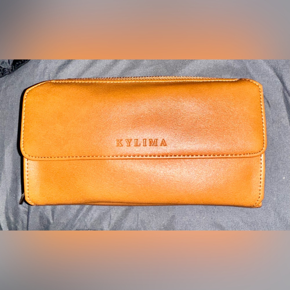 NWOT Kylima Women’s leather Crossbody